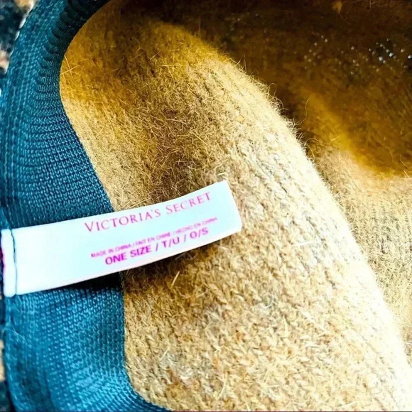 Victoria Secrets Leopard Hat With Wing Charm - Picture 6 of 6